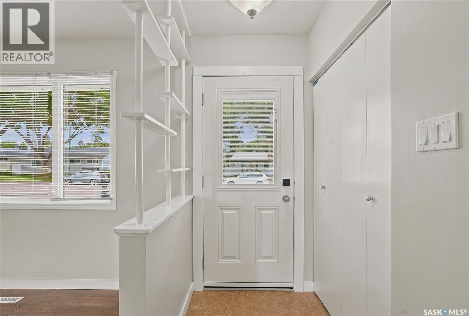 322 Witney AVENUE N — photo 5