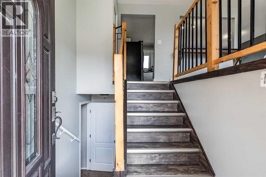 516 Sissons Crescent SE — photo 4