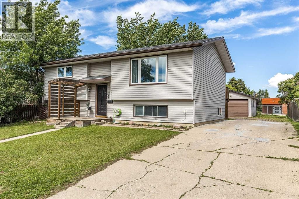 516 Sissons Crescent SE — photo 2