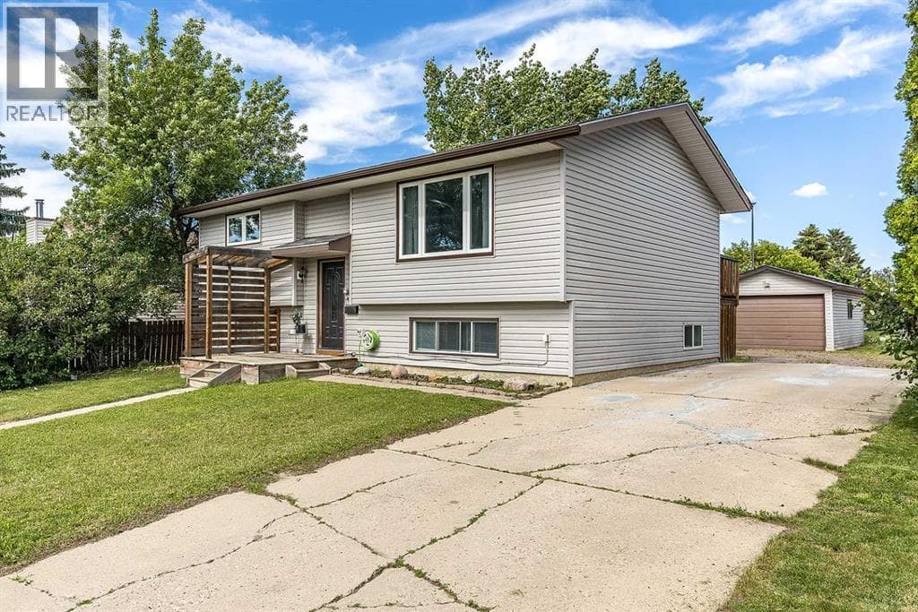 516 Sissons Crescent SE — photo 3
