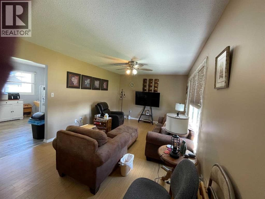 358 48 Avenue W — photo 4