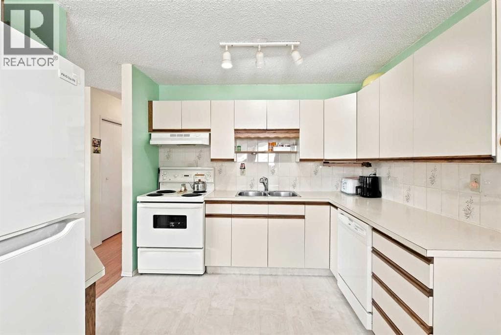 38 Meadowview Close — photo 2