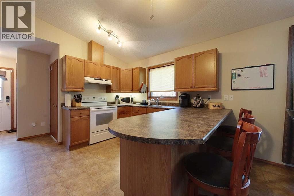 32 1 Avenue SW — photo 2