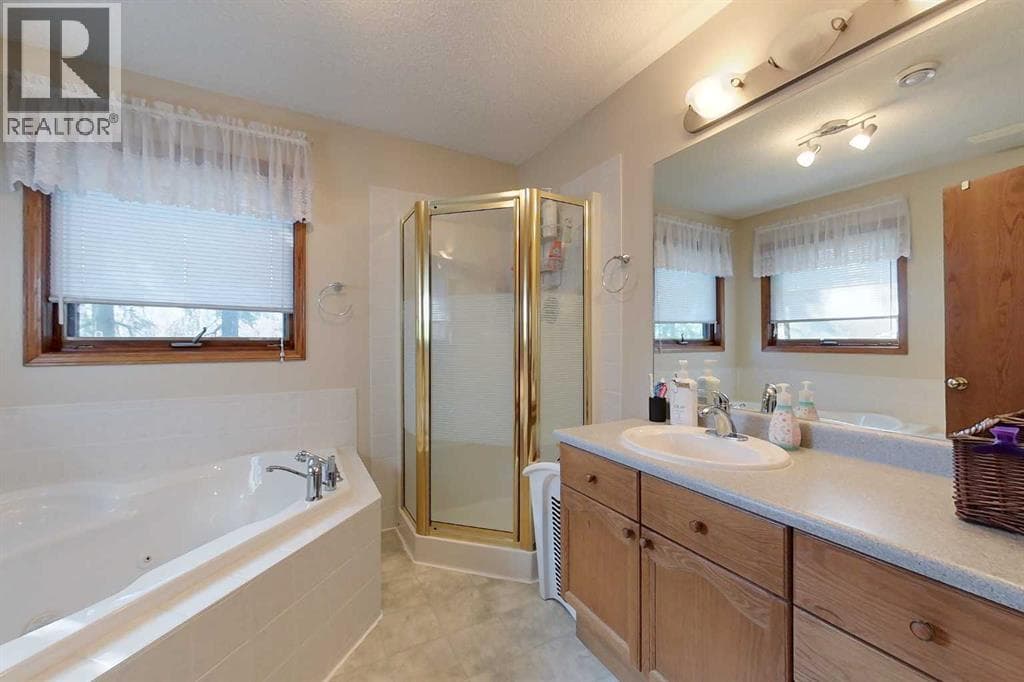 32 1 Avenue SW — photo 5