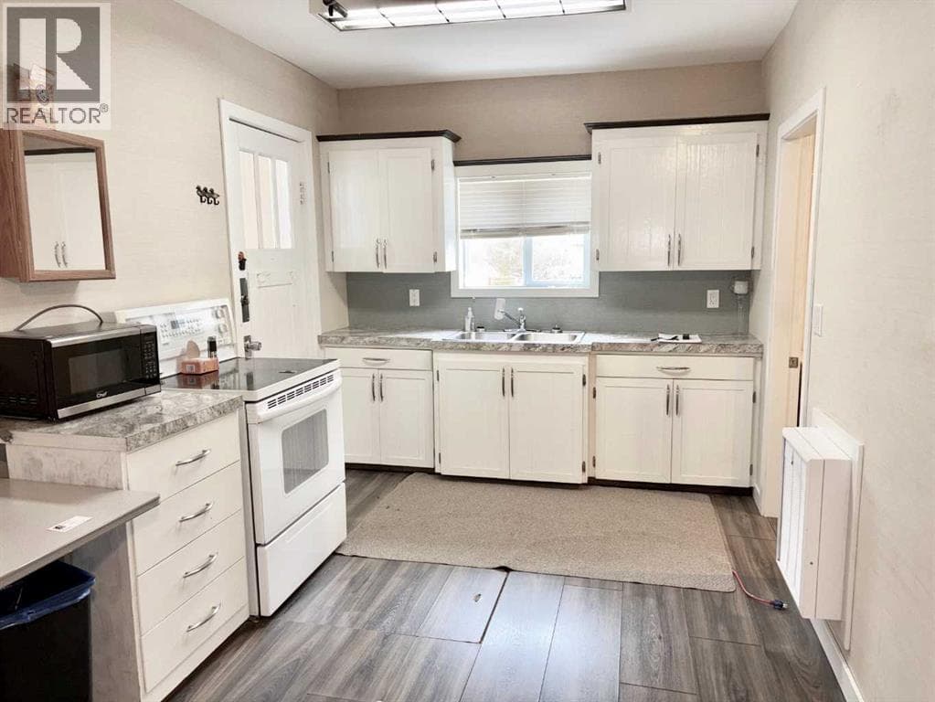 5140 48 Street — photo 5