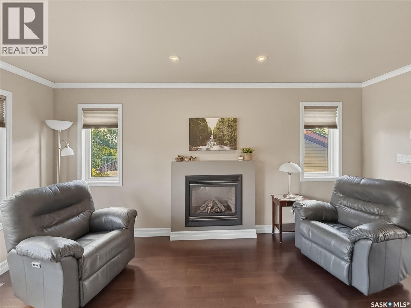 552 1st AVENUE NE — photo 4