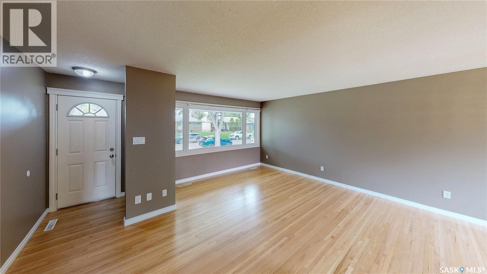 829 Walker STREET — photo 2
