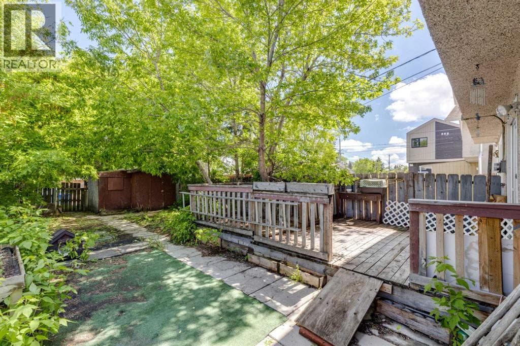 2030 39 Street SE — photo 2