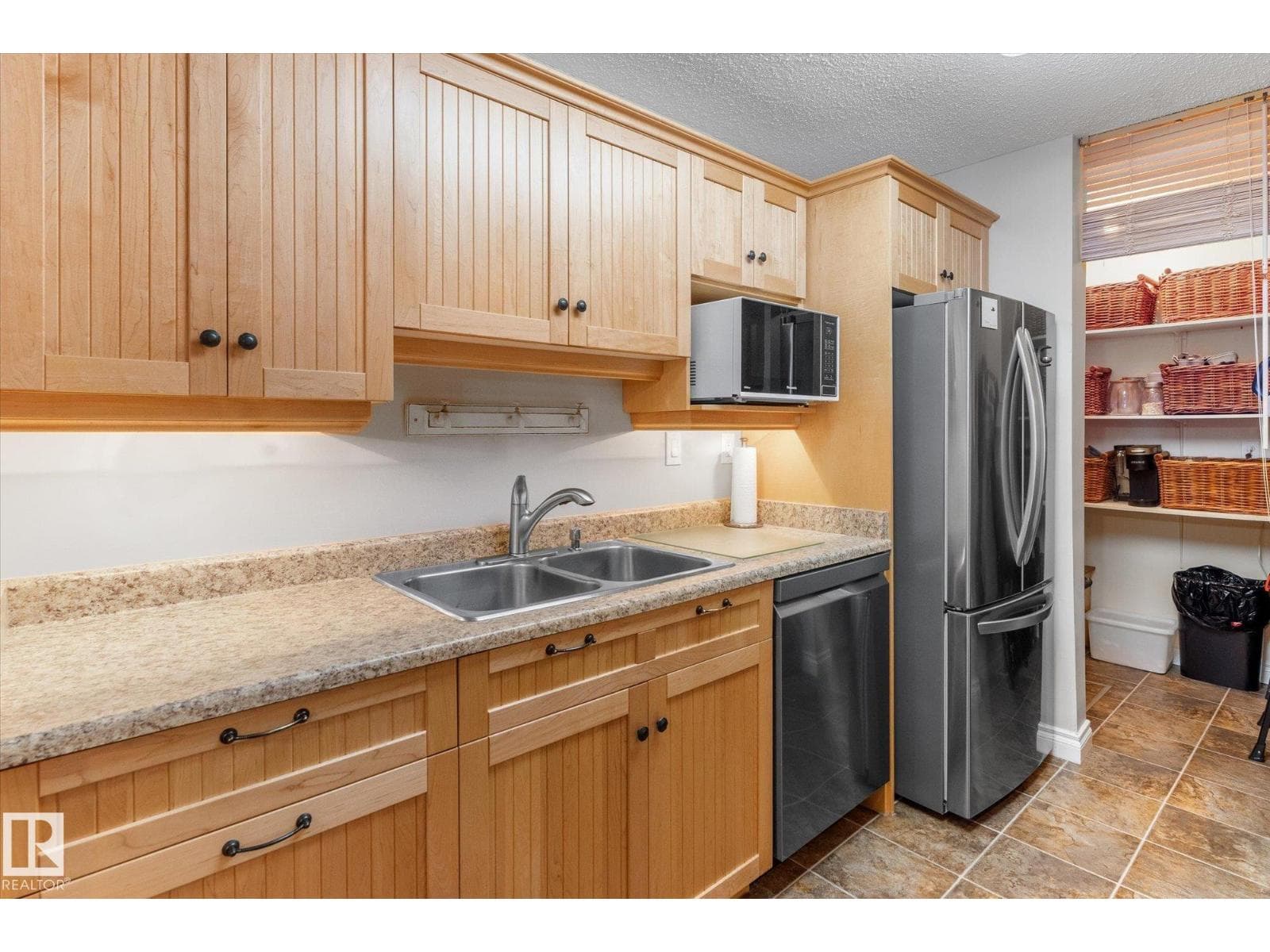 5802 172 ST NW — photo 5