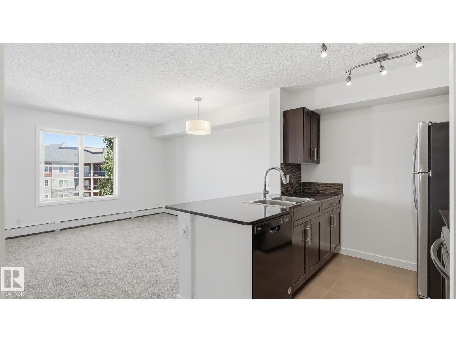 #415 12035 22 AV SW — photo 2