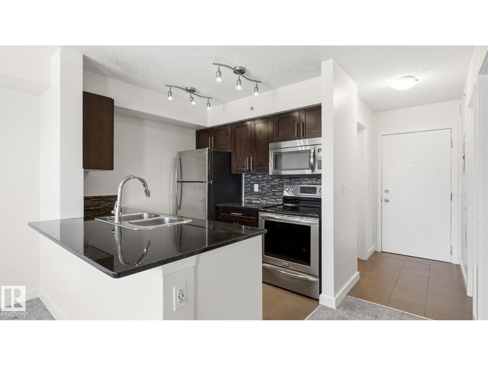 #415 12035 22 AV SW — photo 3