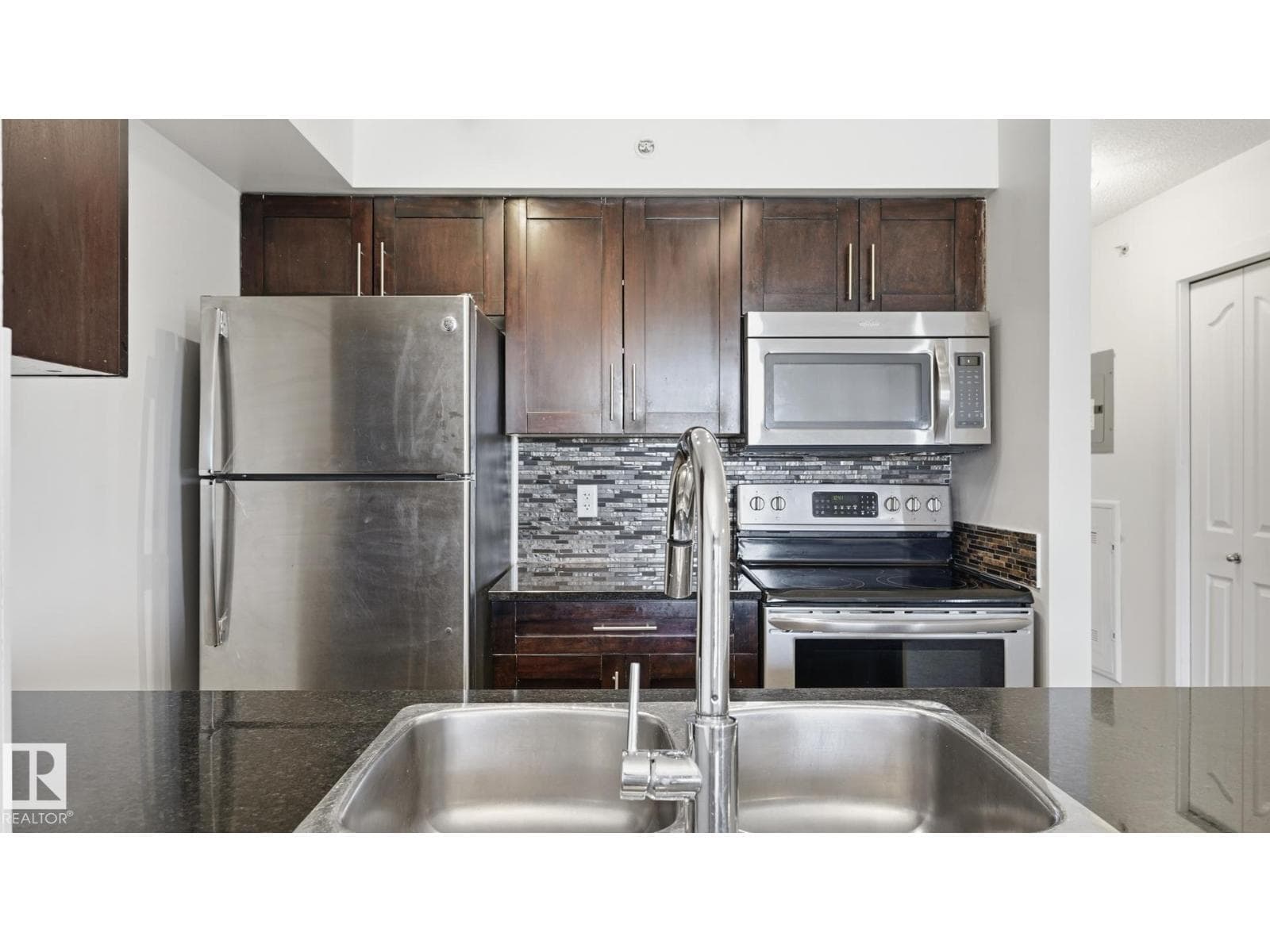 #415 12035 22 AV SW — photo 4