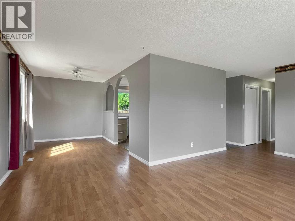 9806 104 Street — photo 3