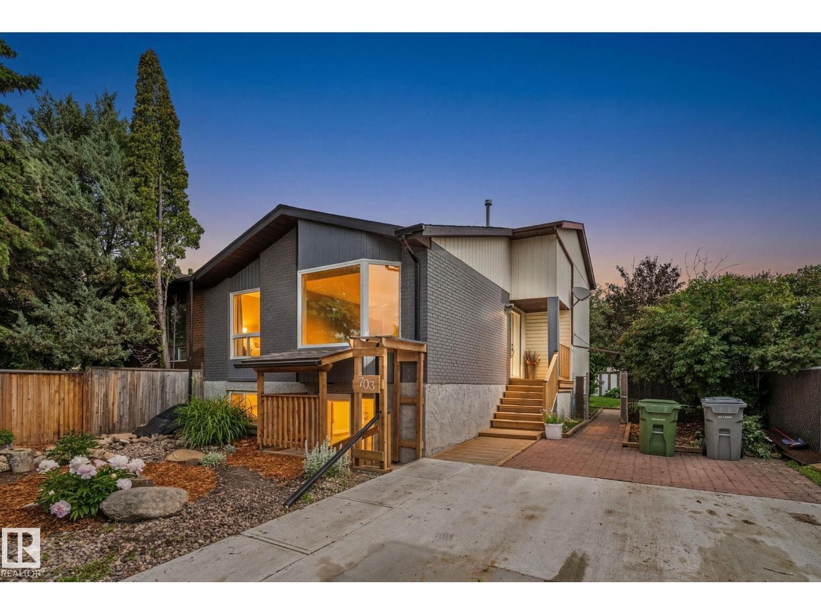 703 GRANDIN DR