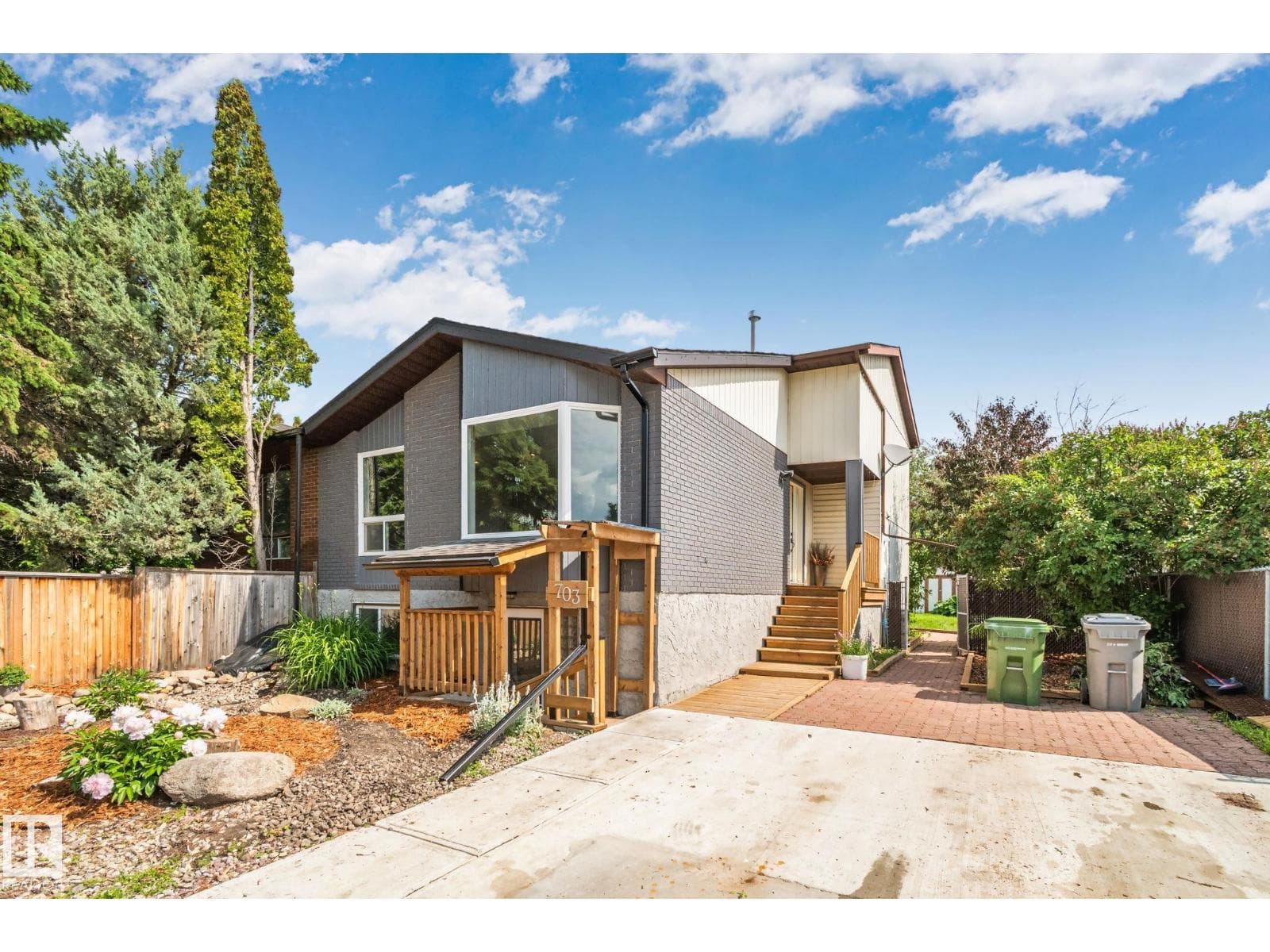 703 GRANDIN DR — photo 2