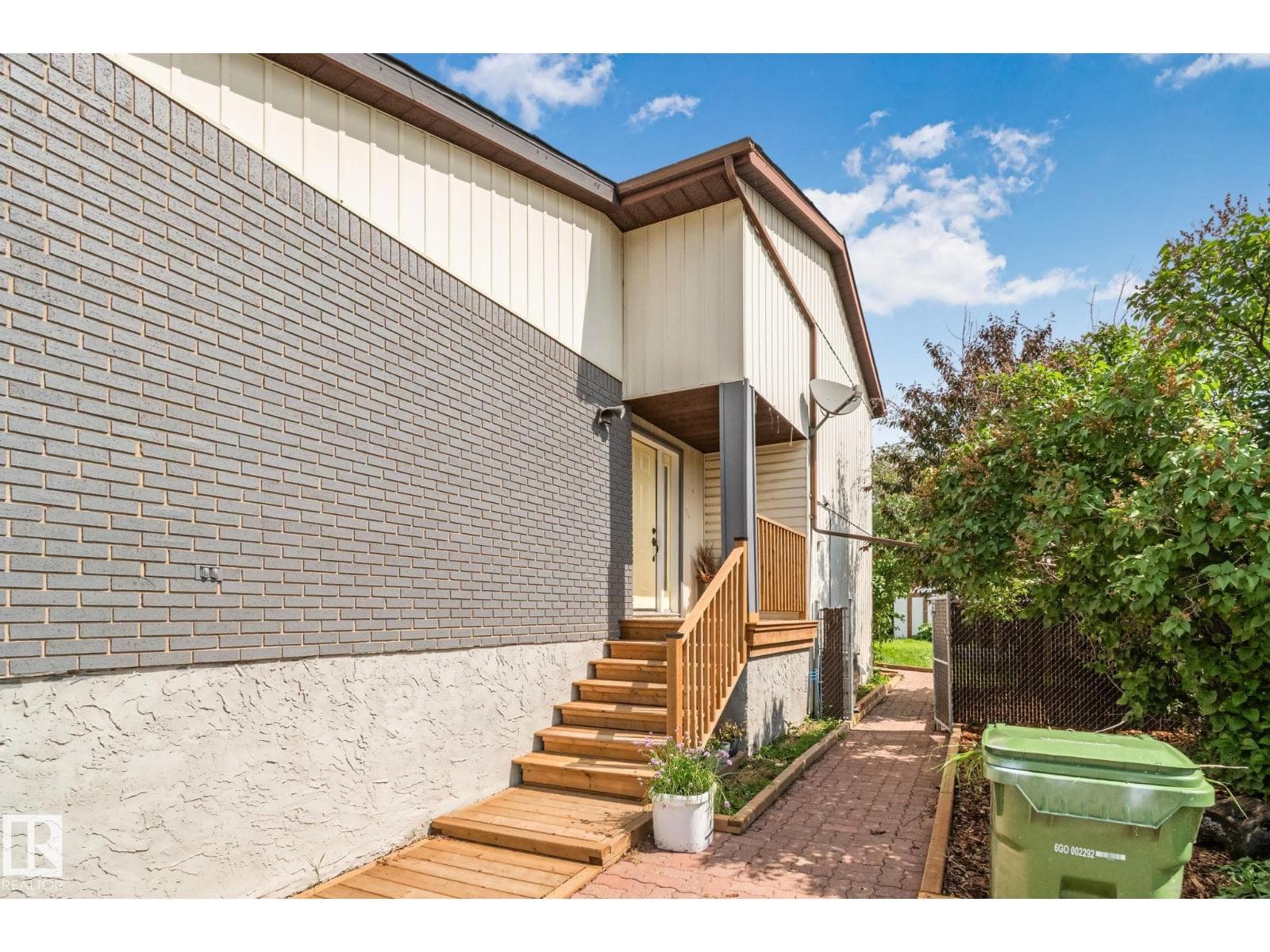 703 GRANDIN DR — photo 3