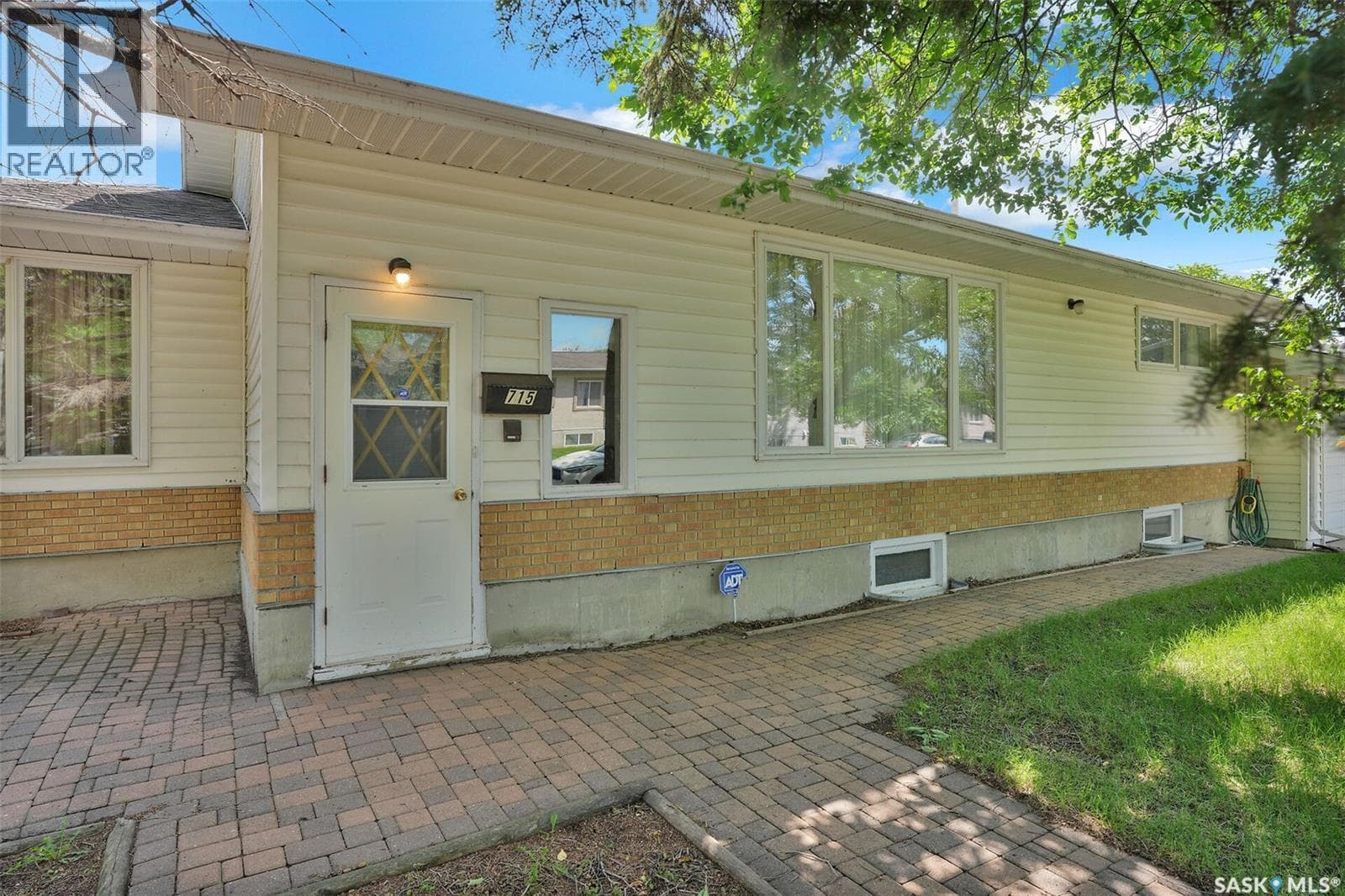 715 Connaught STREET — photo 3