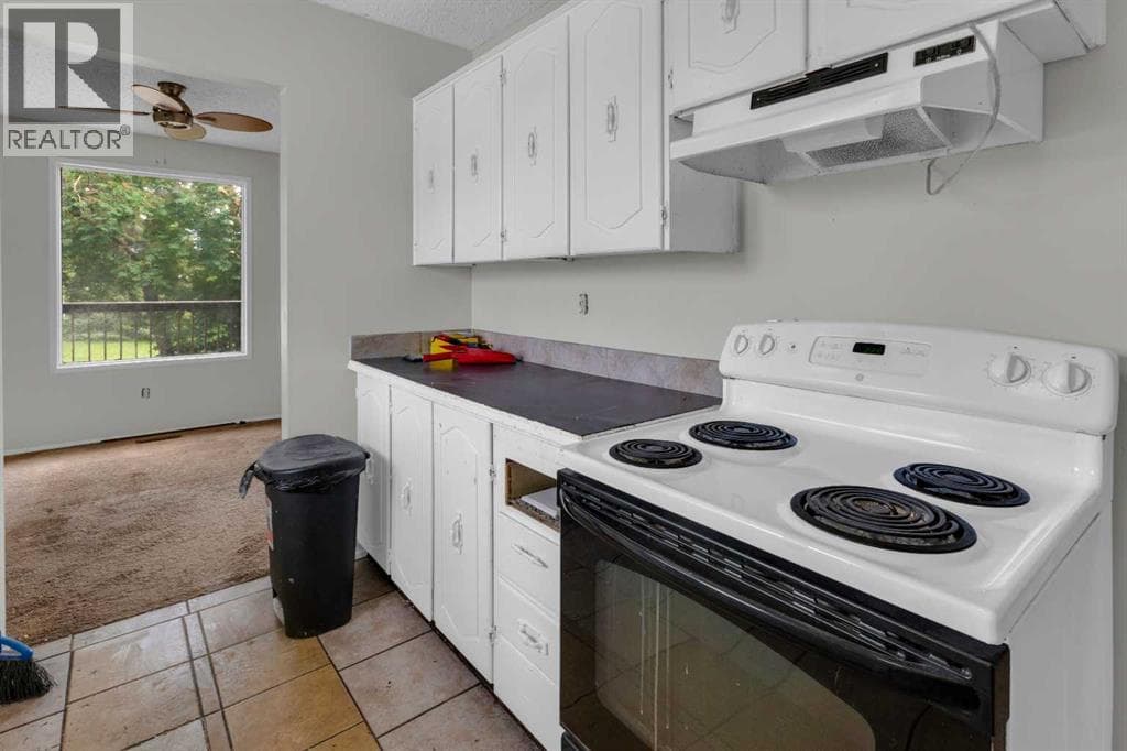 4347 70 Street NW — photo 3