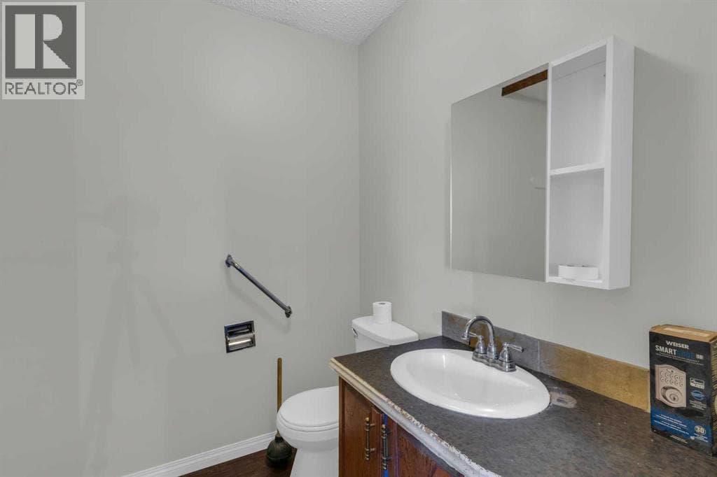 4347 70 Street NW — photo 5