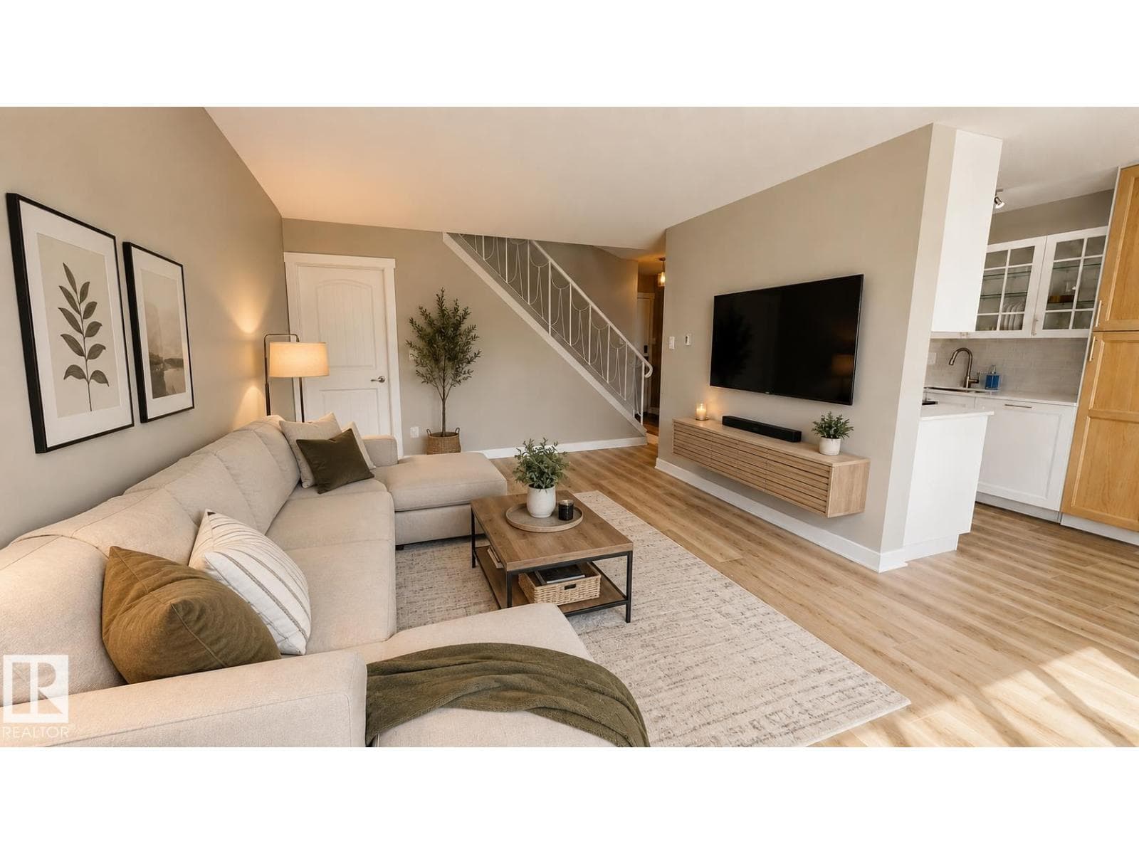 #205 11429 124 ST NW