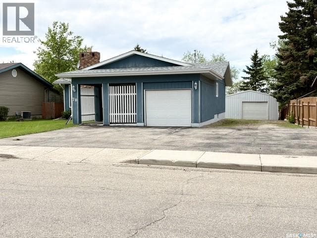 70 Clarewood CRESCENT — photo 2