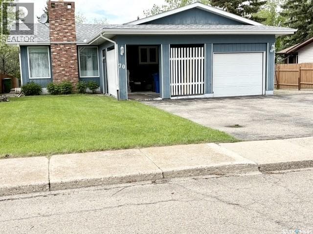 70 Clarewood CRESCENT
