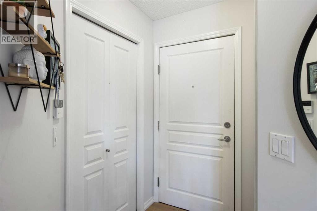 140, 22 Richard Place SW — photo 2
