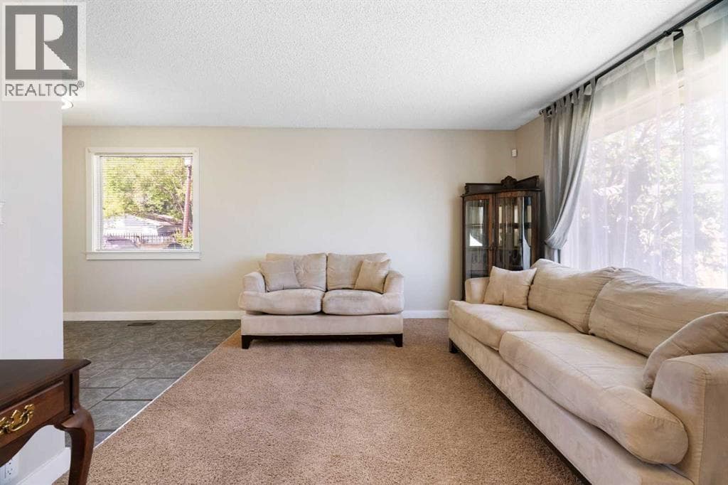 76 Pinebrook Close NE — photo 4