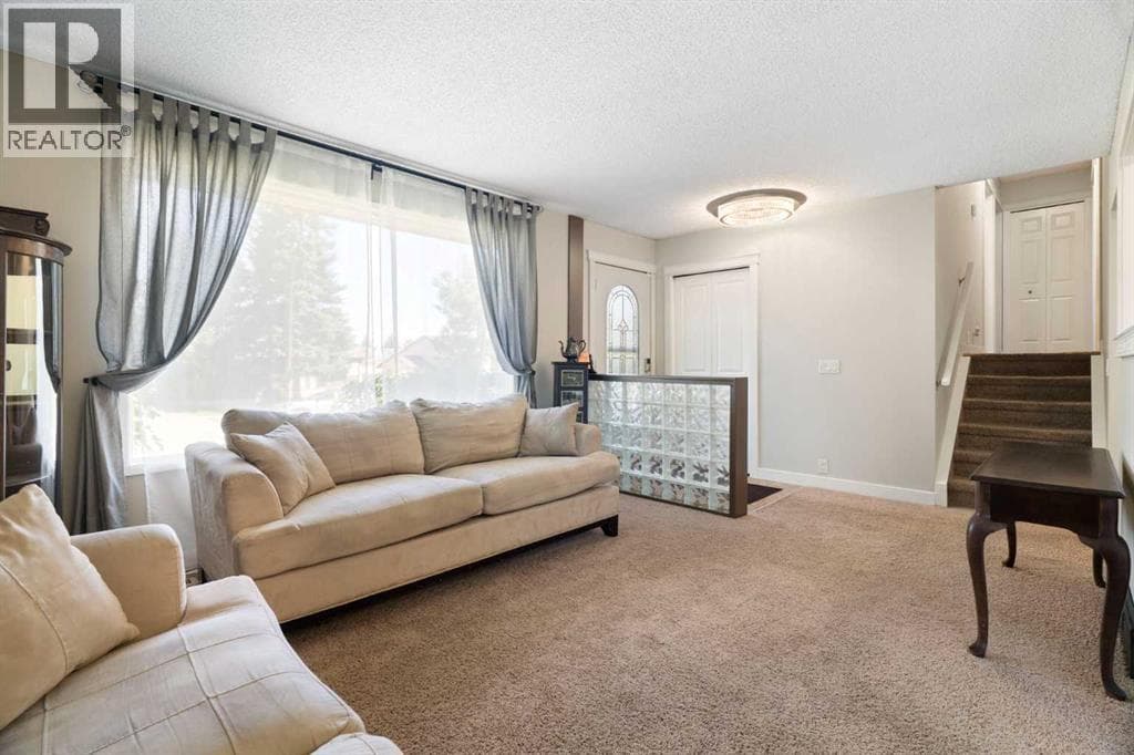 76 Pinebrook Close NE — photo 5