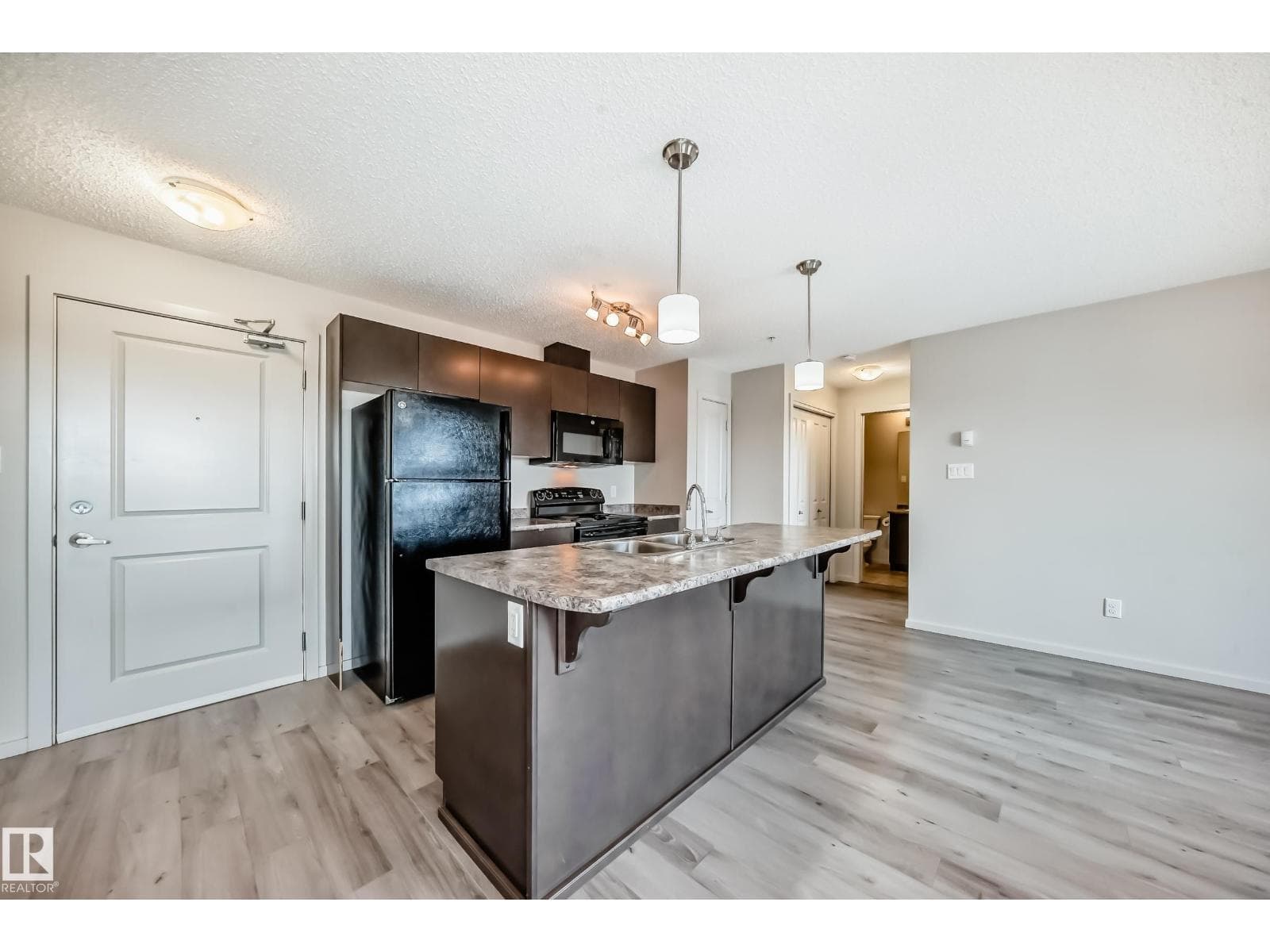#332 344 WINDERMERE RD NW — photo 4