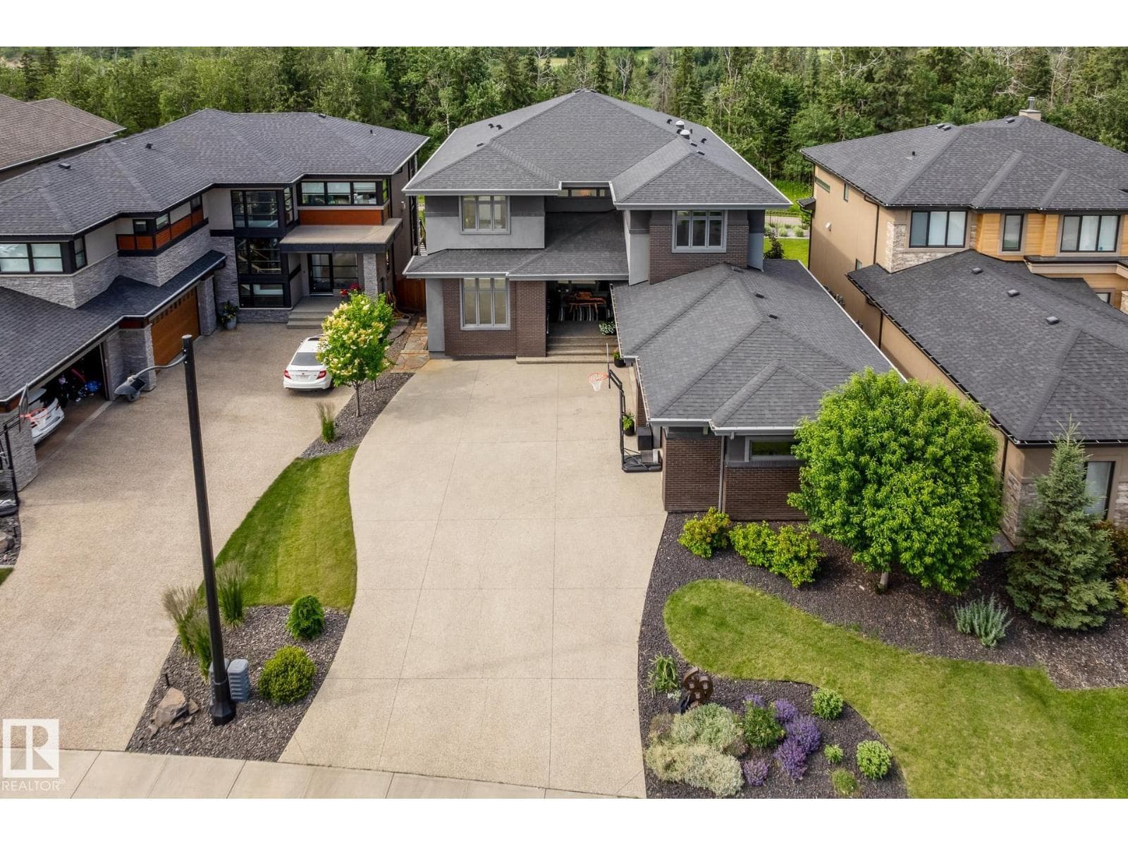 699 HOWATT DR SW