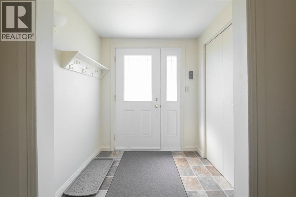 100 Caldwell Crescent — photo 4