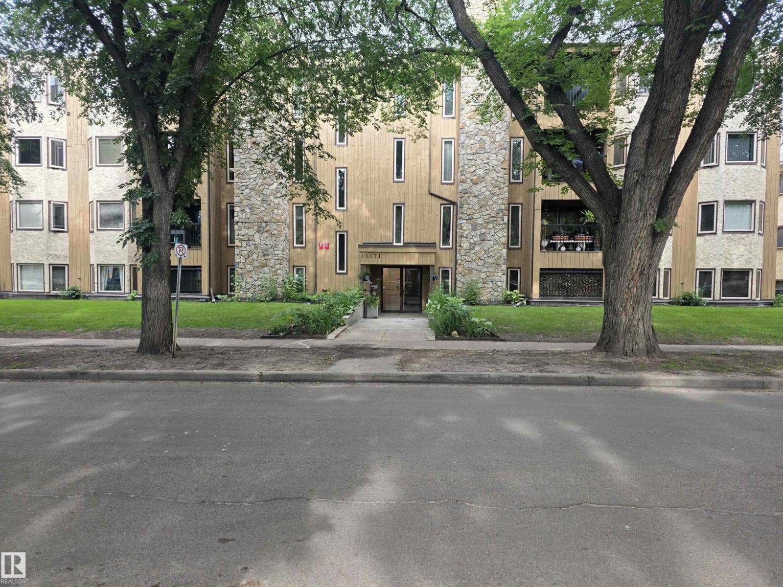 #203 10171 119 ST NW
