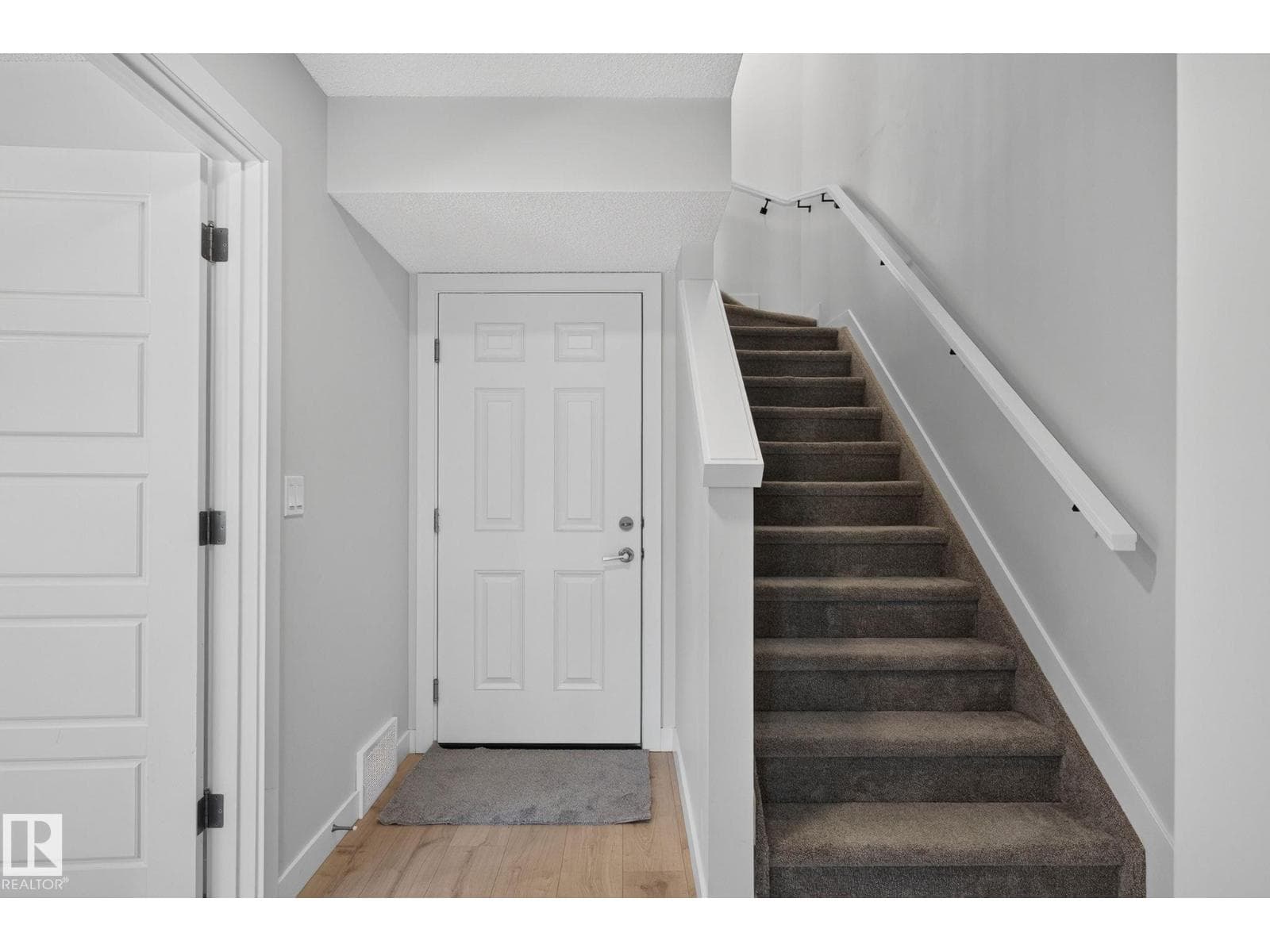 #33 11910 35 AV SW — photo 5