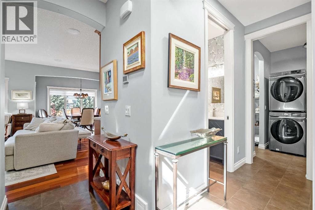 611 Montgomery Close SE — photo 3