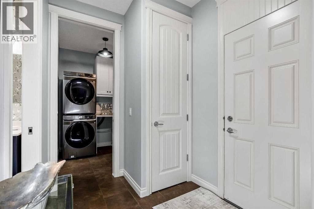 611 Montgomery Close SE — photo 4