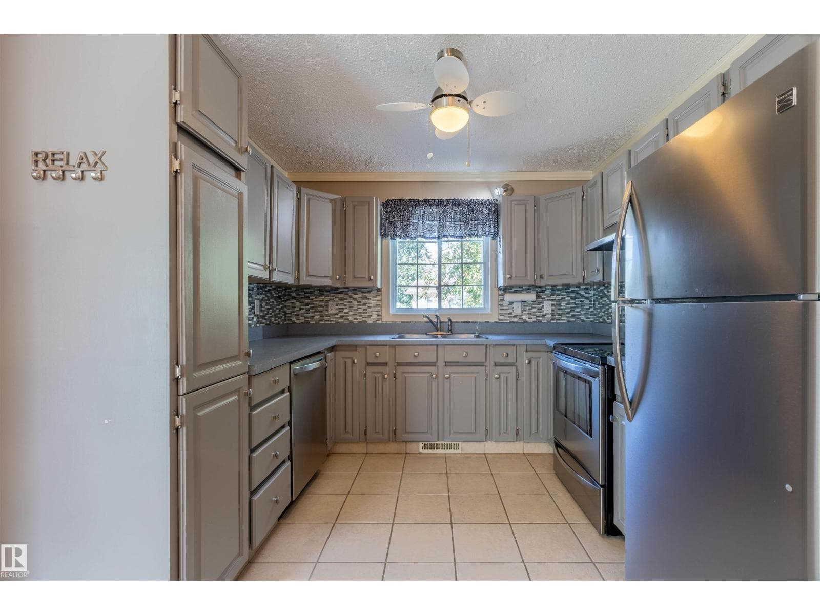 3 GLENFOREST CR — photo 4