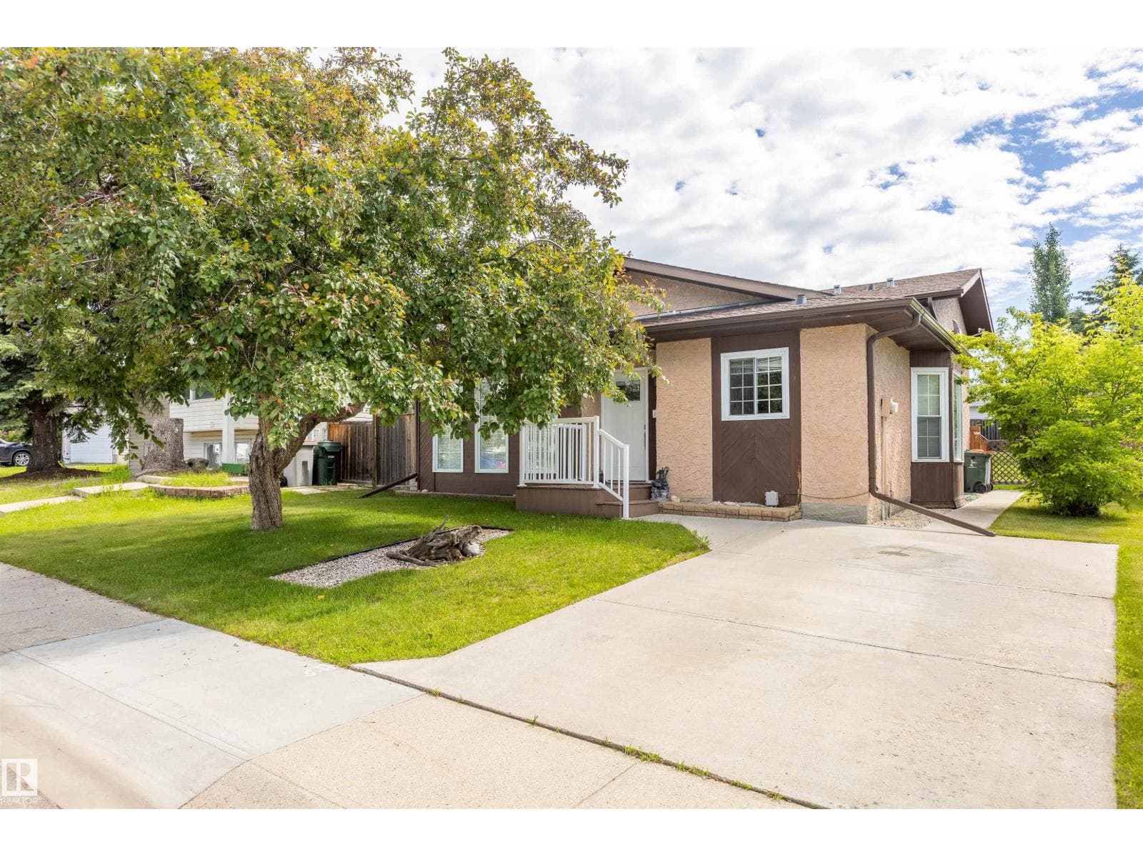 3 GLENFOREST CR