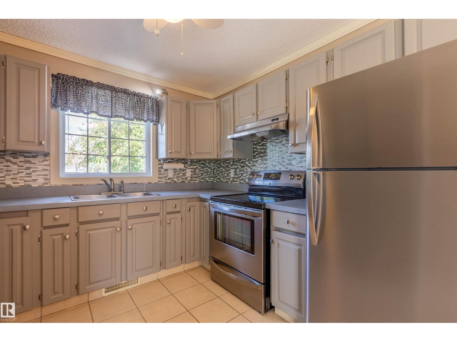 3 GLENFOREST CR — photo 5