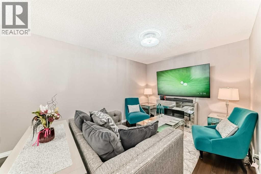 127 Windford Gardens SW — photo 5