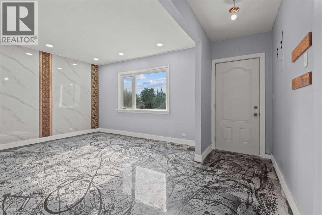 302 6 Avenue NE — photo 4