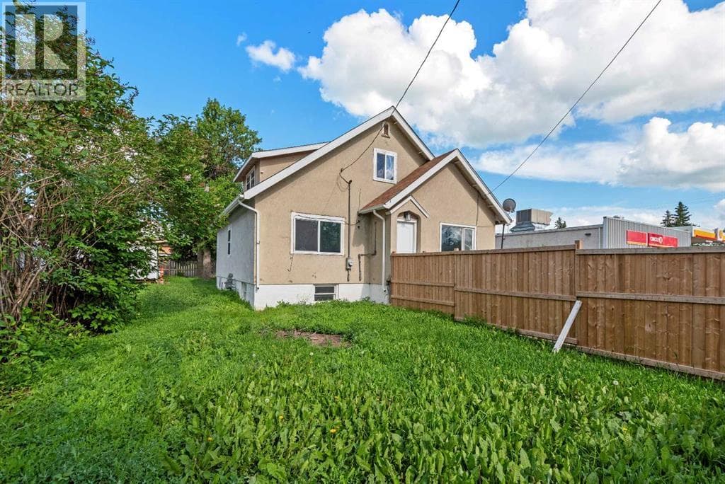 302 6 Avenue NE — photo 3