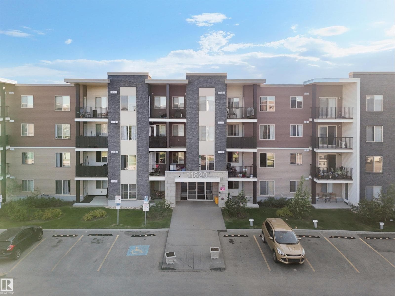 #313 11820 22 AV SW