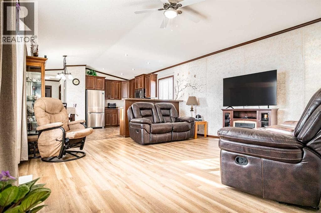 37 Maple Drive — photo 2