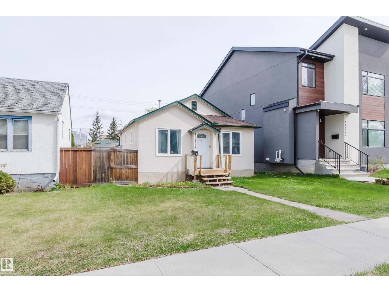 10834 75 AV NW
