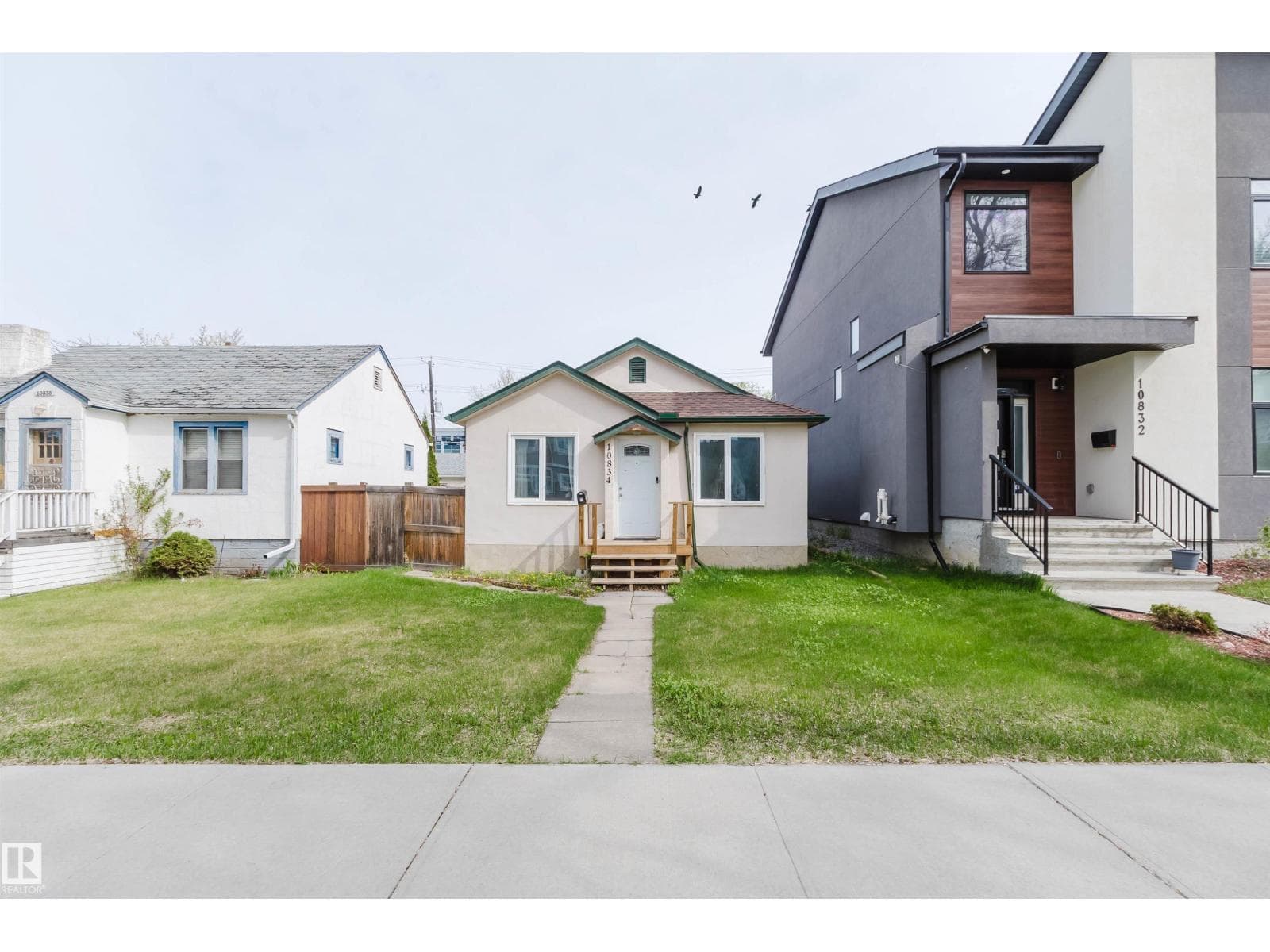 10834 75 AV NW — photo 2