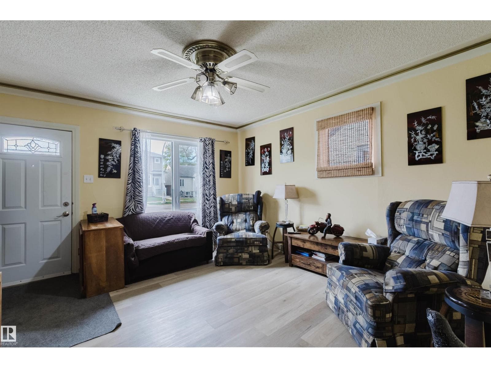 10834 75 AV NW — photo 4