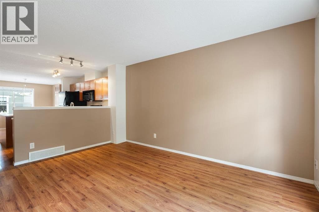 361 Elgin Gardens SE — photo 5