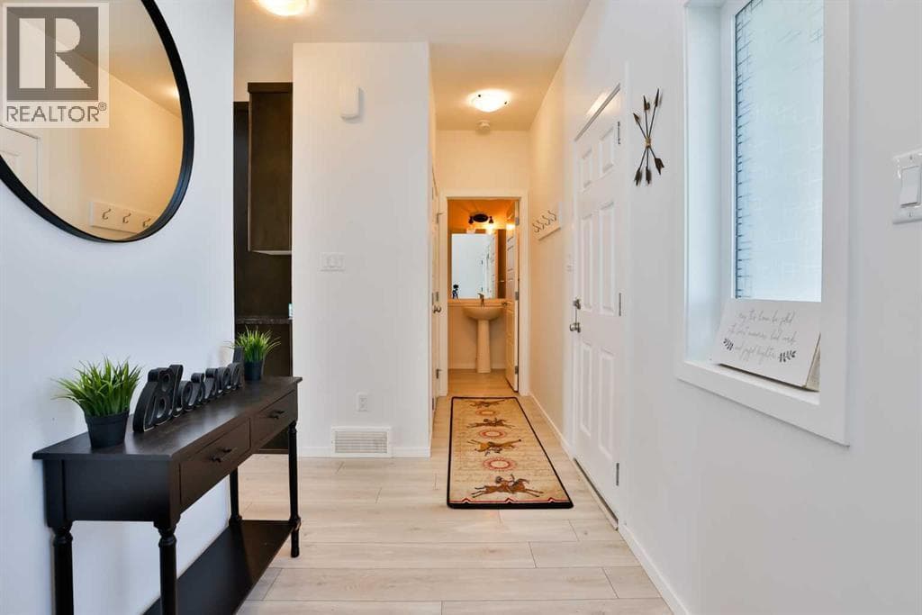 1374 Pacific Circle W — photo 3