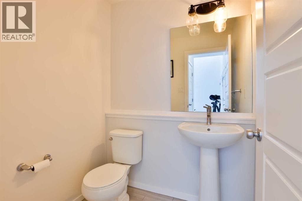 1374 Pacific Circle W — photo 4